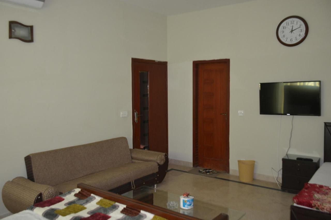 Hôtel The Travelers Den à Islamabad Extérieur photo