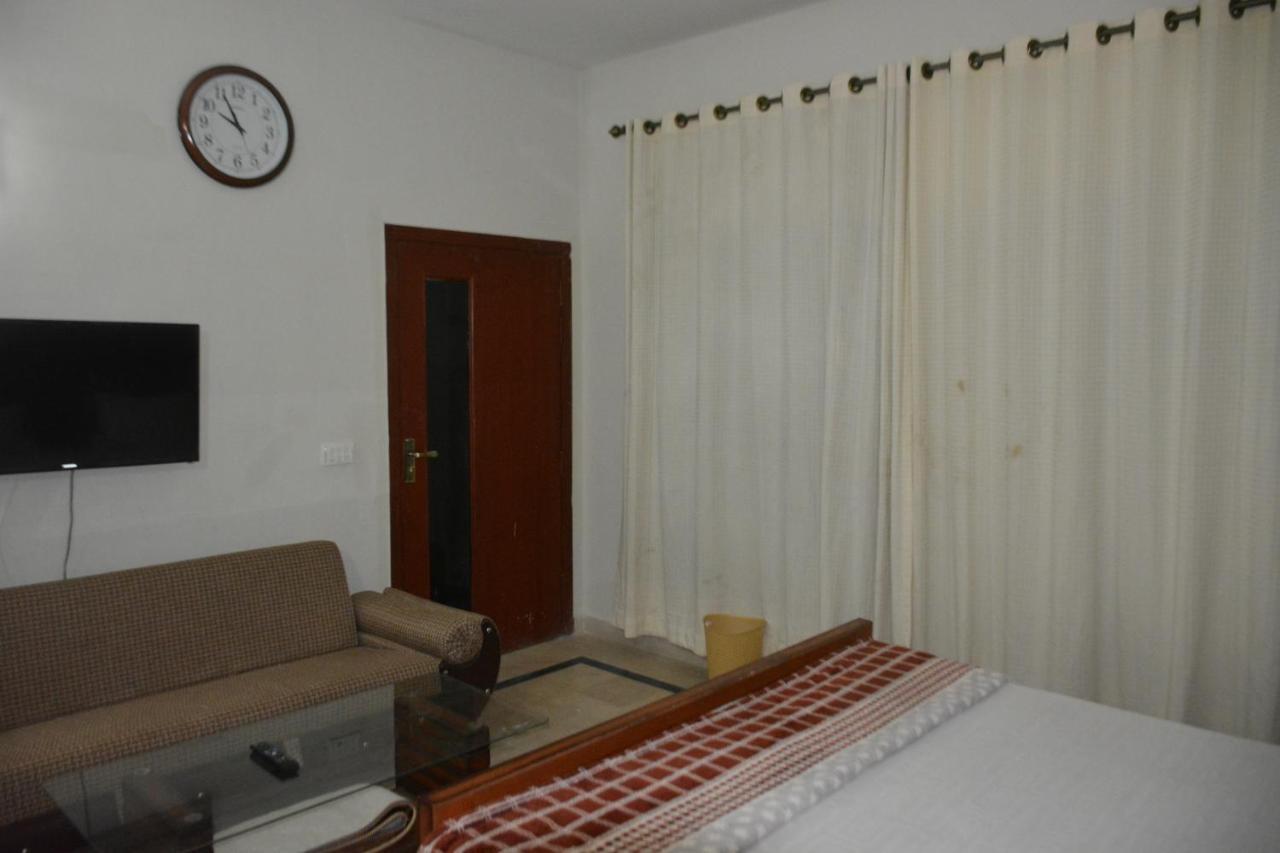 Hôtel The Travelers Den à Islamabad Extérieur photo
